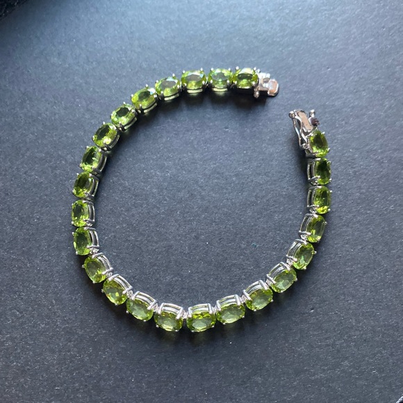 Natural oval cut 48 ct Green Peridot Bracelet Sterling Silver - Picture 1 of 10